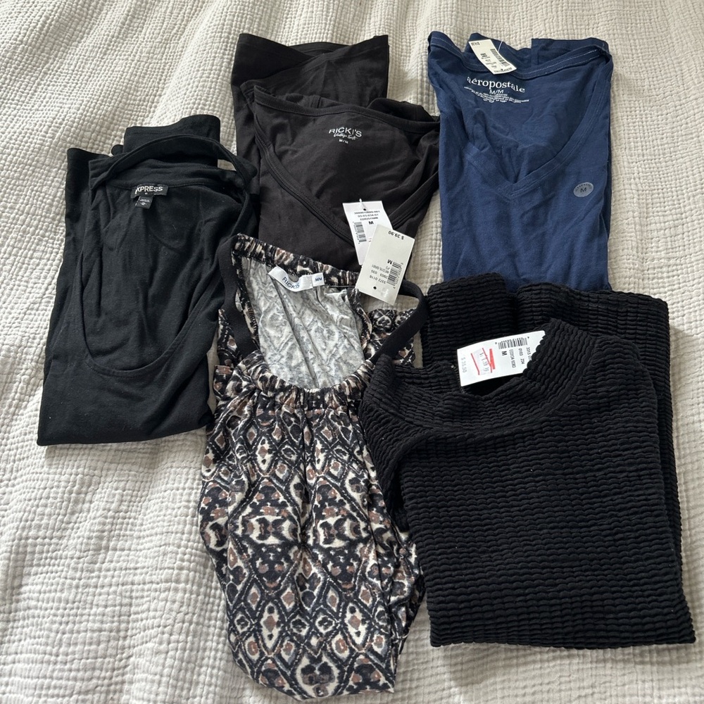 Aeropostale Black and Blue Short Sleeve Tee